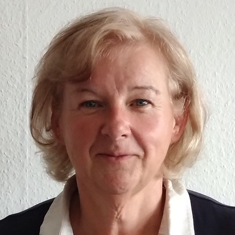 Frau Corinna Kummer